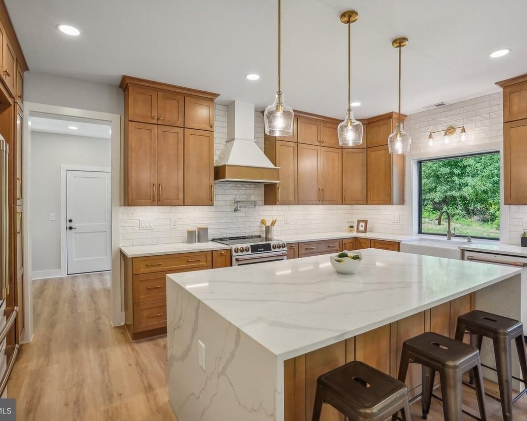 Elegant white kitchen cabinetry