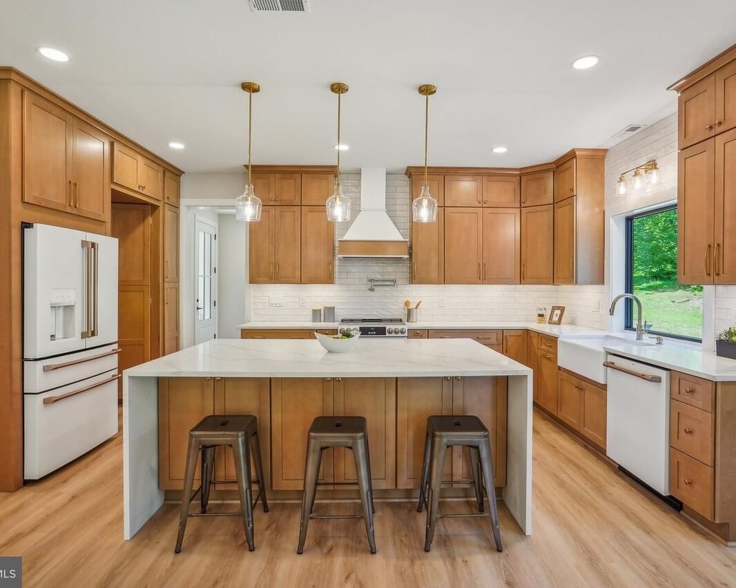 Farmhouse style white kitchen cabinets