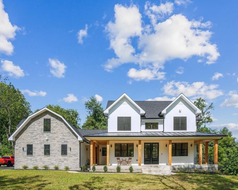 Exterior of a new luxury home in Warrenton, VA
